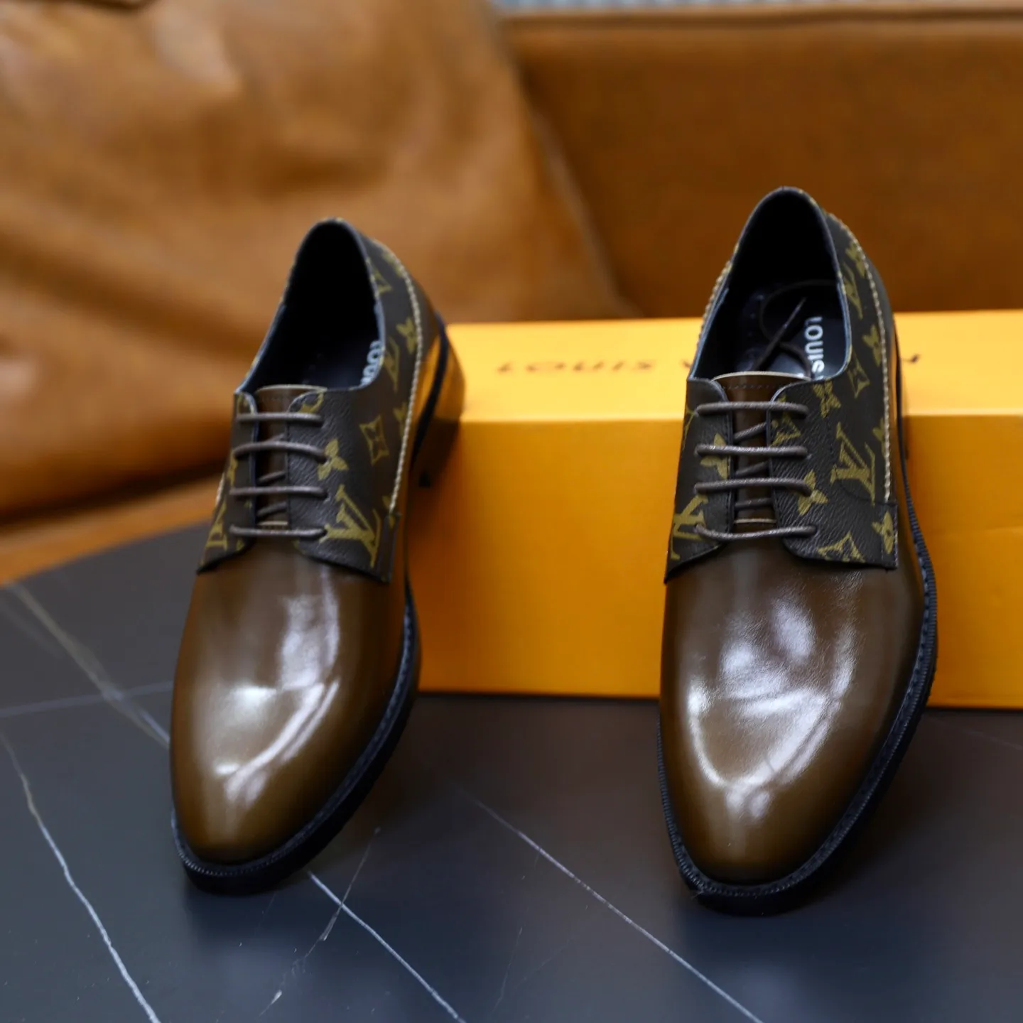 Ex-factory price: 500💰🙅‍♂️🙅‍♂️🙅‍♂️ Brand: LV Louis Vuitton Standard code: Men's size 38-44 (45 can be customized) Grade: Same style as the official website Original order quality Material: Original cowhide surface Comfortable sheepskin lining Original outsole Style category: Men's fashionable casual leather shoes Distinguished big-name luxury elements Top luxury Color: actual picture color